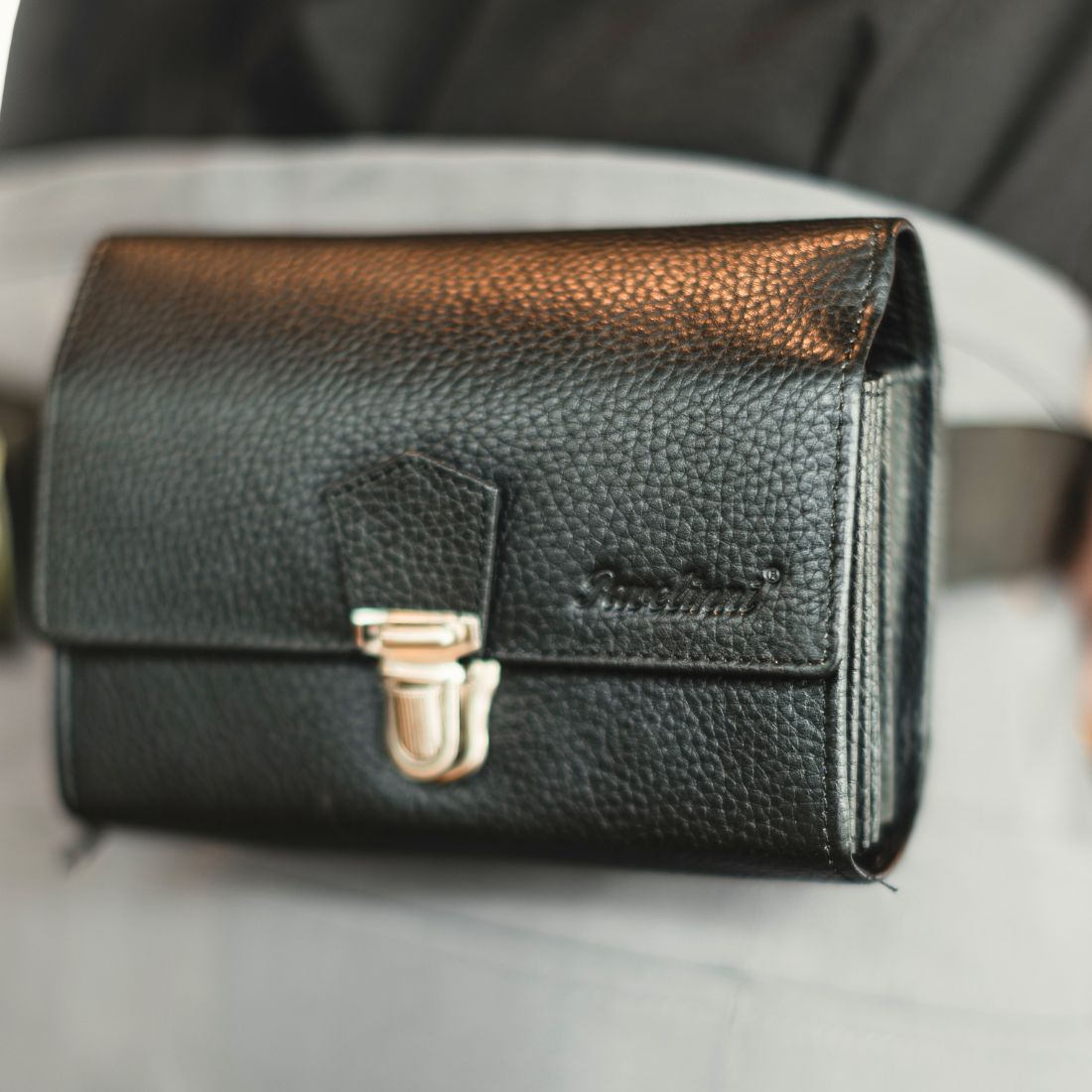 Calf Leather Hospitality Wallet | Click Closure | 17x13x3.5 cm